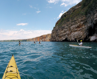 Наслади се на летния сезон със Сутрешен тур с каяк около нос Калиакра - за двама