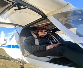 Покорете небето с  „Полет със самолет Ikarus C42”  в Казанлък - за 30 минути