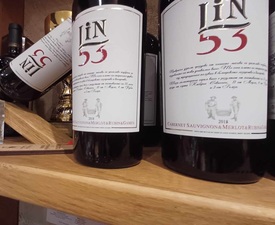 Дегустация на 7 вида лимитирано вино с включен кетъринг във Велико Търново за двама