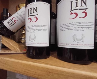 Дегустация на 7 вида лимитирано вино с включен кетъринг във Велико Търново за двама