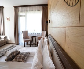  Две нощувки със закуска за трима в Делукс стая в комплекс Белите скали 