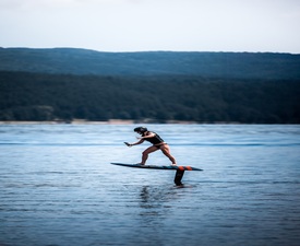 Водно забавление с "Урок по e-foil на яз. Въча около Пловдив" - две сесии 