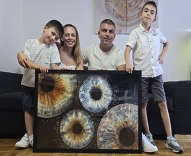 Специален и значим подарък с Ирисова фотография в Плевен - четири ириса в рамка