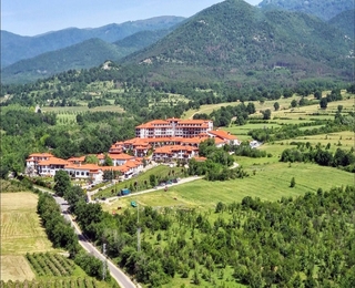 Две уикенд нощувки за двама с вечери и закуски + тур в Тракийска Резиденция Старосел 