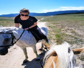 Конна езда сред природата близо до Банско за двама