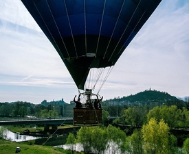 Свободен полет за двама с балон за 30 минути + видеозаснемане с 4K action камера + чаша пенливо вино край София 
