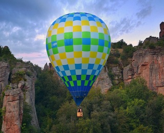 Издигане с балон за двама души над Белоградчишки скали