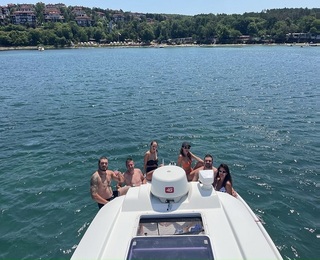 Наем на лодка край Созопол за частно парти - наем за 8 часа