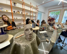 Вино и сграфито за двама – рисуване върху керамичен съд