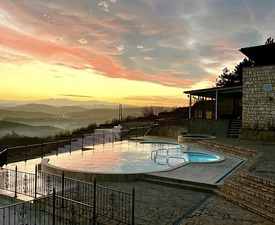 Две нощувки в студио в хотелски комплекс „Болярско село“, Арбанаси с включена бутилка пенливо вино