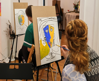 Transform into your favorite artist with "I Draw Like...' - for two