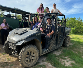 Усетете пулса на свободата с 2 часа разходка с 6-местно бъги с възможност за самостоятелно шофиране около с. Арбанаси