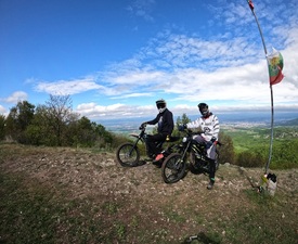 Двучасов тур с електрически мотори за двама човека край Горна Баня