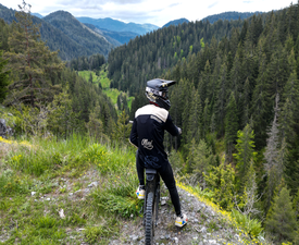 Разходка с електрически кросов мотор край Триград - маршрут до "Светилище Каурчан – Тайнственият връх на траките" 