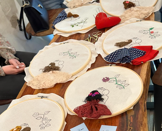 Игла и конец: творчество и вино за двама