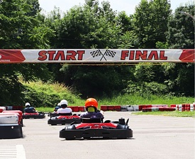 Картинг за един възрастен и дете до 14г. – предизвикателство и динамика на пистата