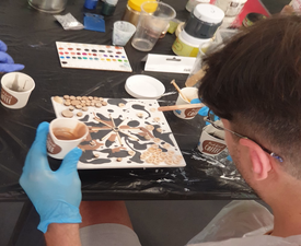 Създайте колаж с епоксидна смола и нестандартни елементи – монети, гайки, кламери - пано 40х40см