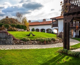 Романтично бягство: Две нощувки със закуски за двама в комплекс "Старосел"