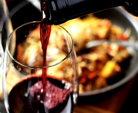 Винено удоволствие: Дегустация на 5 вида вино за двама във вила Юстина