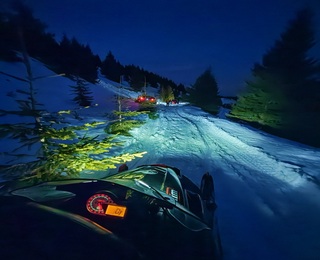 Нощно каране на моторни шейни в района на Петрохан - двама на една шейна