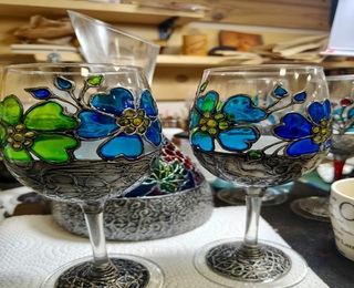 Работилничка за рисувано стъкло: Създайте своя чаша за вино във Велико Търново - за двама