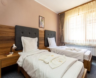 Уикенд за двама + 2 деца на брега на яз. Доспат 