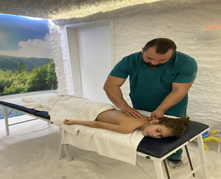 Грижа за детето със „Солна стая, светлинна терапия + масаж за деца“ - за деца от 7 до 15 години