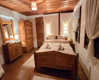 Блажено спокойствие във „Вила Панорама 3“ в с. Лещен + украса от балони,вино и шоколад