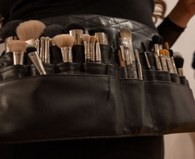 Подарете си грижа и красота за двама с "Грим и вино в София"