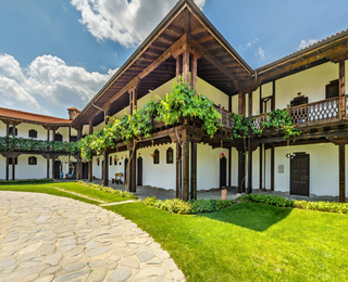 Две нощувки за двама с включени закуска и вечеря в Тракийска резиденция "Старосел"