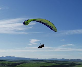 Полет с моторен делтапланер + видеозаснемане край Перник - 40 минути