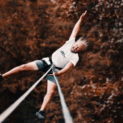 Скок с бънджи или пандюл