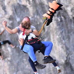 Скок с бънджи или пандюл Скок с бънджи или пандюл