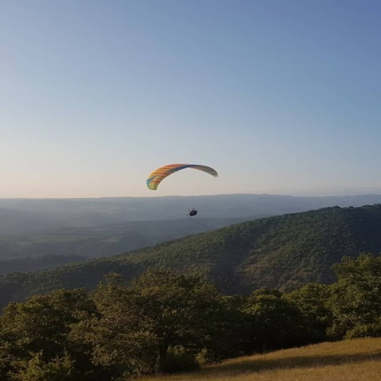 Полет с тандемен парапланер + видеозаснемане с HD камера | Makaroon.bg