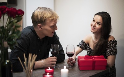 Защо преживяването като подарък свързва сърцата: Невидимата нишка между влюбените