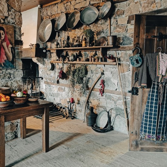 Нестандартен подарък – Уикенд за двама - тайното пътуване - 390.00 | Makaroon.bg Нестандартен подарък – Уикенд за двама - тайното пътуване от Makaroon.bg