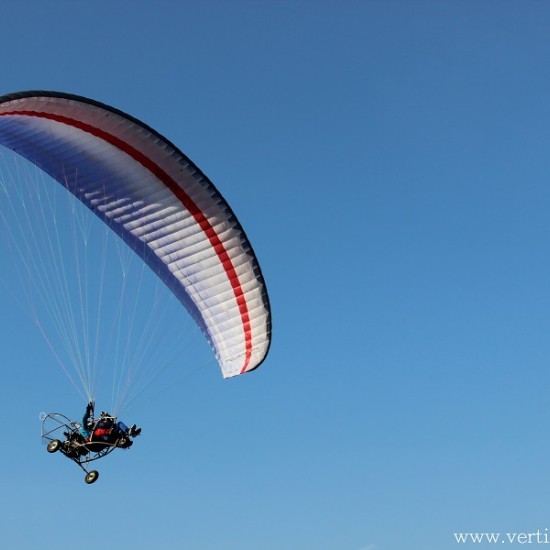 Полет с тандемен моторен парапланер + заснемане с HD от Makaroon