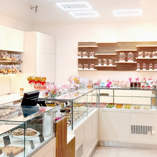 На по макарон с „Десертна дегустация за двама в 100 грама сладки“ от Makaroon