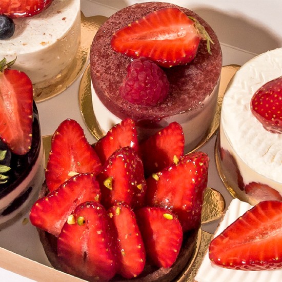 На по макарон с „Десертна дегустация за двама в 100 грама сладки“ от Makaroon