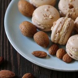 Подарете една сладка изненада с „Десертна дегустация за двама в 100 грама сладки“