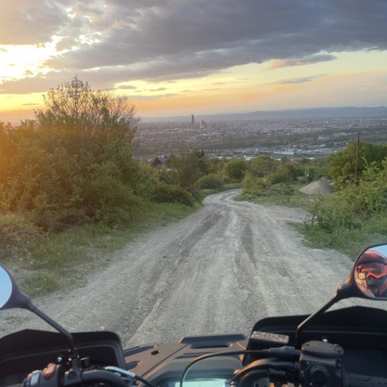 Впуснете се в едно щуро офроуд приключение, подходящо и за начинаещи, с АТВ тур в с. Герман от Makaroon Впуснете се в едно щуро офроуд приключение, подходящо и за начинаещи, с АТВ тур в с. Герман от Makaroon