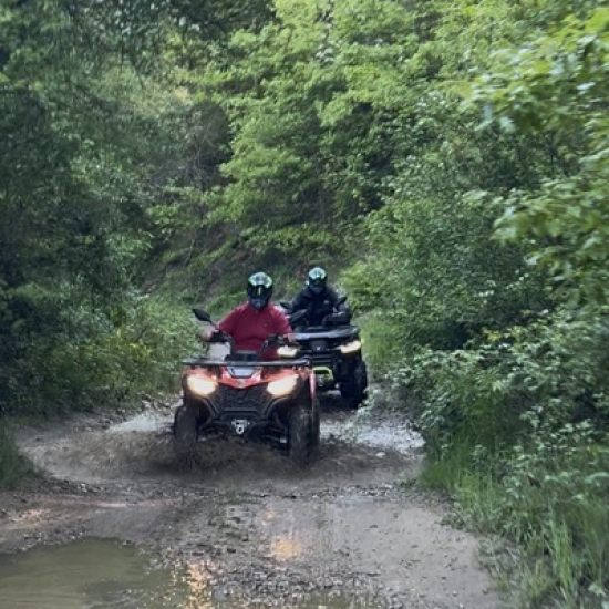 Подарете си  невероятни мигове, пълни с адреналин и природни гледки с  Двучасов АТВ тур за един човек в Пирдоп от Makaroon