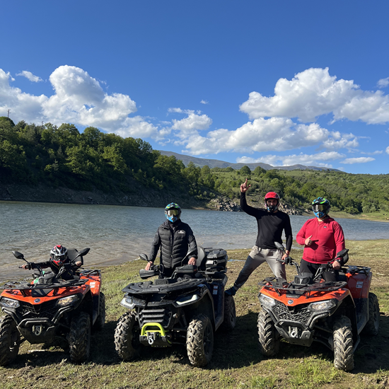 Подарете си  невероятни мигове, пълни с адреналин и природни гледки с  Двучасов АТВ тур за един човек в Пирдоп от Makaroon