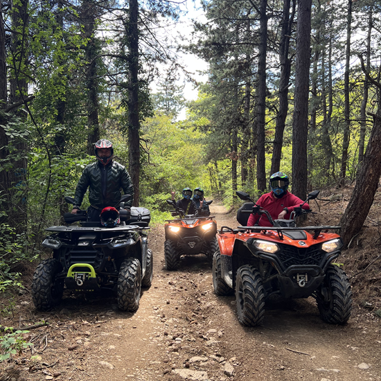 Насладете се на невероятни пейзажни гледки и доза адреналин с  Едночасов АТВ тур за двама човека на едно АТВ в Пирдоп от Makaroon