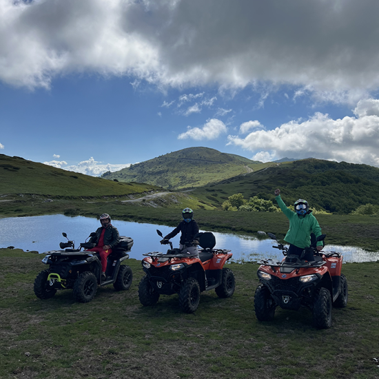 Насладете се на невероятни пейзажни гледки и доза адреналин с  Едночасов АТВ тур за двама човека на едно АТВ в Пирдоп от Makaroon