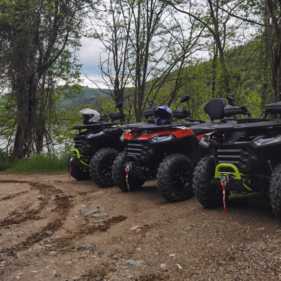 Прекарайте една екстремна почивка с 1-часова офроуд разходка с АТВ за един човек край Златоград от Makaroon