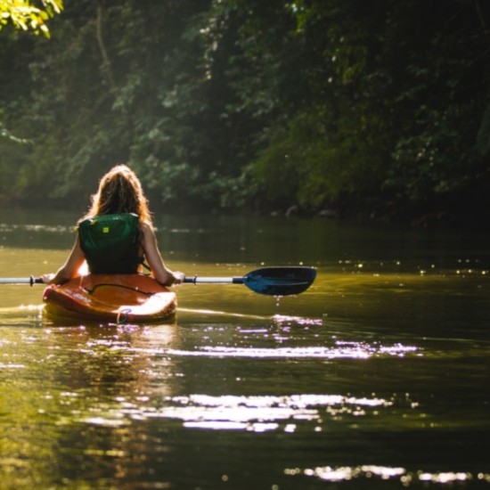 Изживейте вълнуващо водно приключение с Каяци около София от Makaroon Изживейте вълнуващо водно приключение с Каяци около София от Makaroon