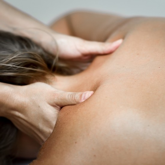 Класически, релаксиращ масаж на цяло тялo в Бургас от Макароон