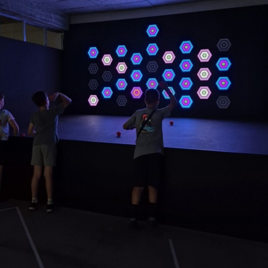 Забавление, смях и игри с Посещение в зала за активни игри и VR приключения във Велико Търново от Makaroon