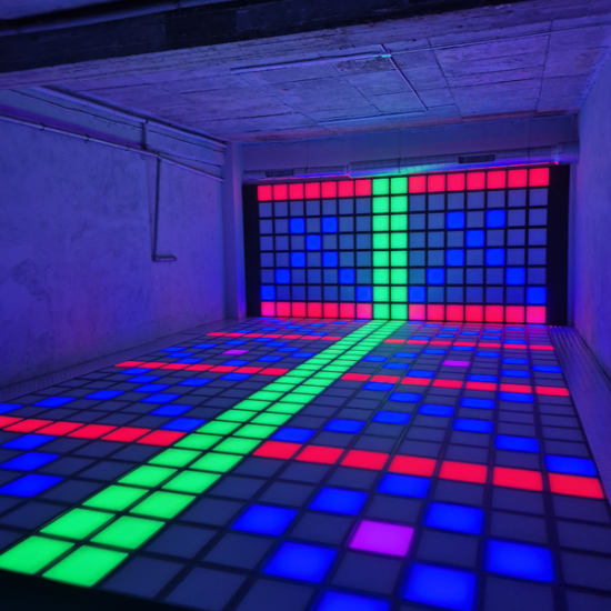 Забавление, смях и игри с Посещение в зала за активни игри и VR приключения във Велико Търново от Makaroon